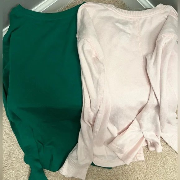 Girls Holiday Graphic Long Sleeve Shirts Bundle M Santa & Dog Christmas Tees - Picture 4 of 4